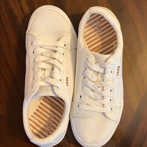 White Canvas Taos sneakers